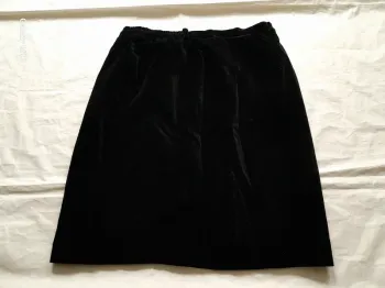 Jupe noire mi longue touché velours Pierre Cédric taille 48 fabriqué en France