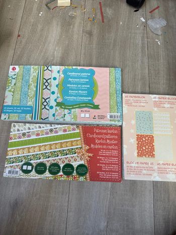 Lot papiers scrapbooking neuf
