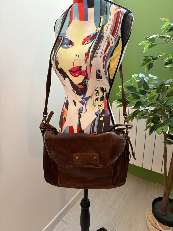 Sac à bandoulière en cuir marron Chantal B - photo numéro 4