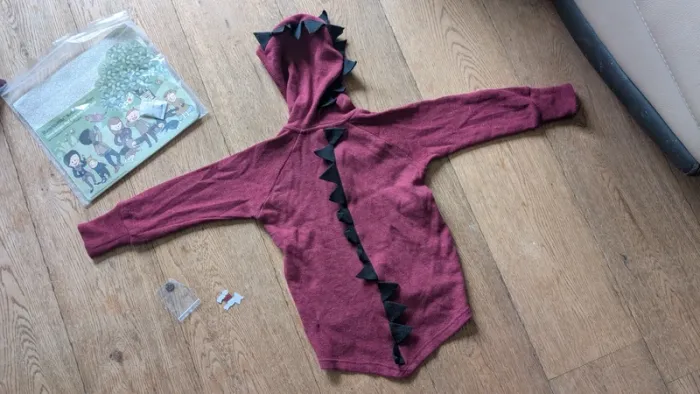 Superbe Hoodie Dino dark cerise manymonths conqueror - photo numéro 3