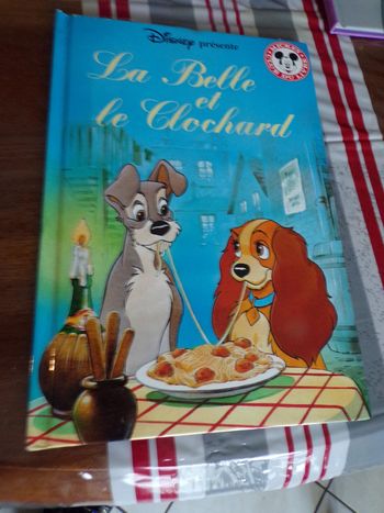 Livre La belle et le clochard Disney Mickey club du livre