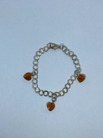 Bracelet fantaisie avec 3 coeurs orange foncé