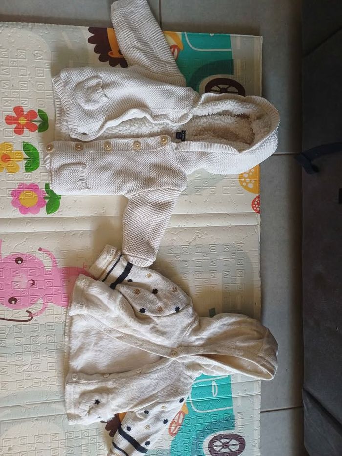 Vêtements 3 mois (t-shirt, pantalon, bodys, pyjamas et autres) - photo numéro 8