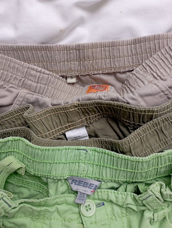 Lot 3 short/pantacourt marques diverses 5 ans 5€ - photo numéro 2