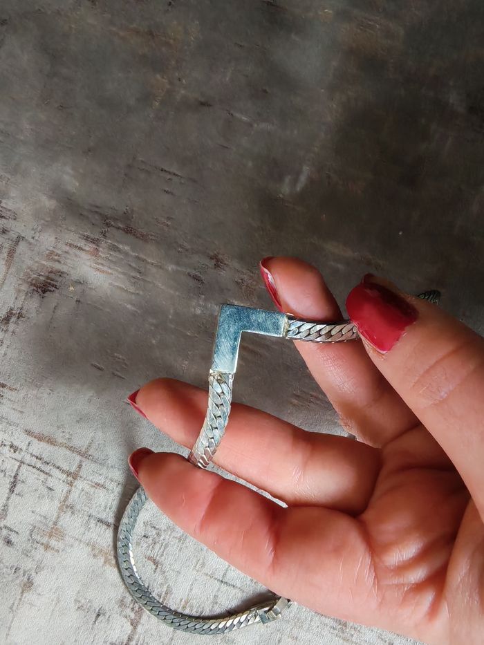 Collier en forme de V couleur argentée maillons serpent plat - photo numéro 3