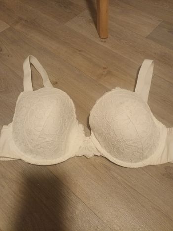 Soutien gorge  100E blanc etam en dentelle armature et mousse
