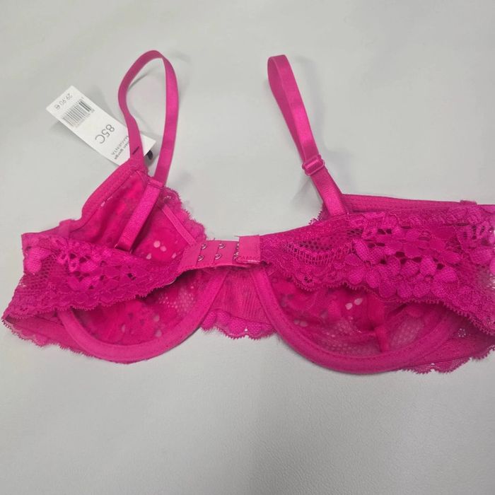 Soutien gorge en dentelle neuf - photo numéro 4