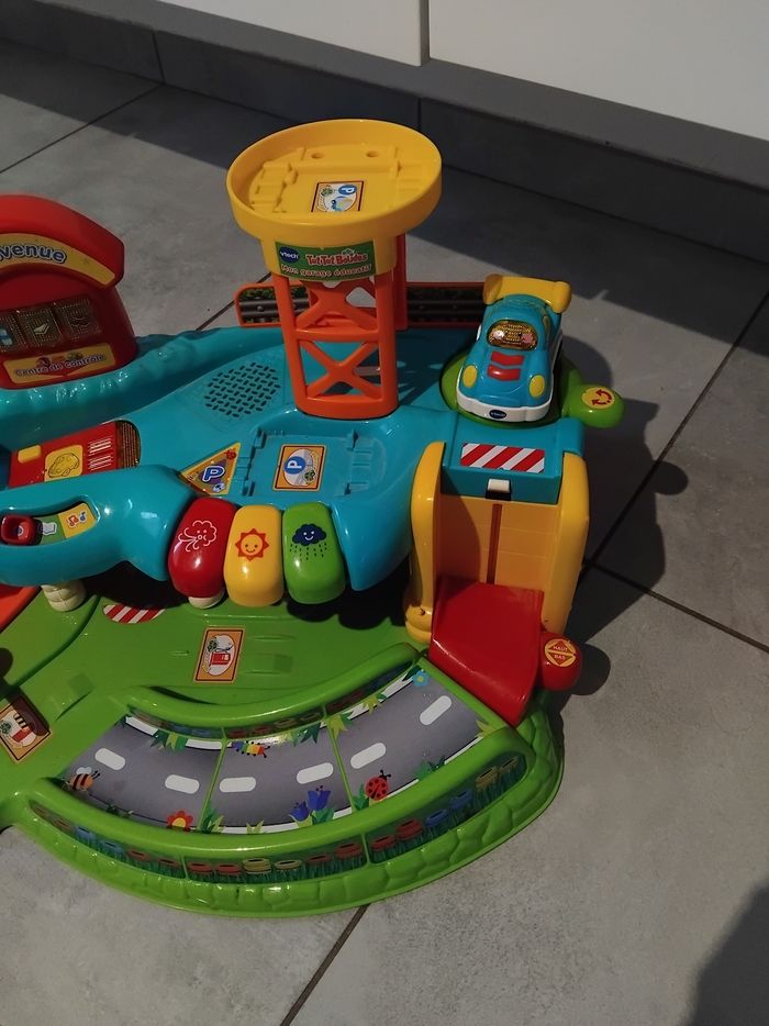 Mon garage éducatif tut tut bolides Vtech. - photo numéro 3