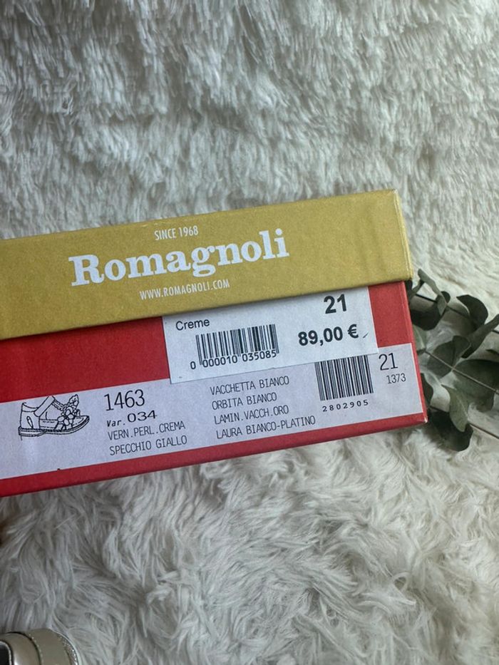 Paire de sandales fleurs Romagnoli taille 21 - photo numéro 8