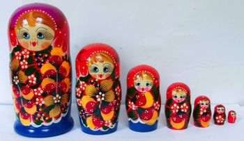 Matrioshka russe en bois peint à la main - 23 cm