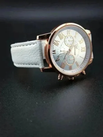 Montre blanche, style classique vintage