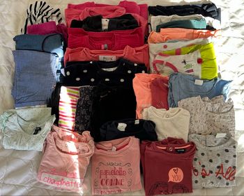 Lot de 33 vêtements fille taille 9 mois
