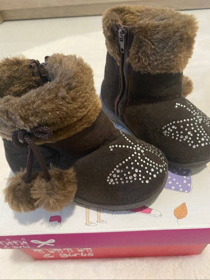 Bottines fourrée en TBE idéale pour automne hiver taille 20 - photo numéro 3