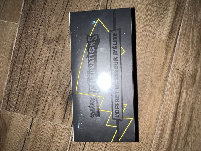 Etb Pokémon célébrations 25 ans avec acrylique - photo numéro 4