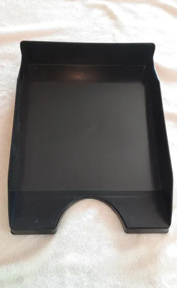 1 corbeille à courrier