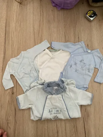 Lot de 3 bodies + 1 pyjama velour