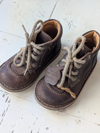 Chaussures montantes en cuir marron Kickers – Taille 25