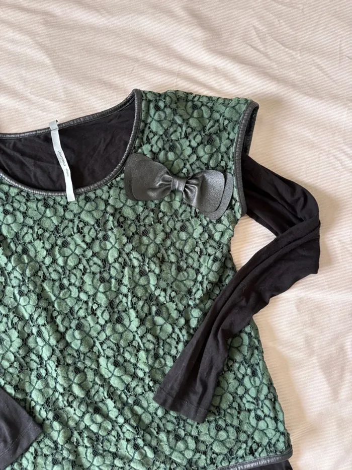 Haut Cop Copine dentelle vert et noir + broche nœud similicuir – Taille 36 - photo numéro 2