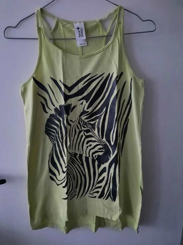 Débardeur vert avec dessin zèbre dessus