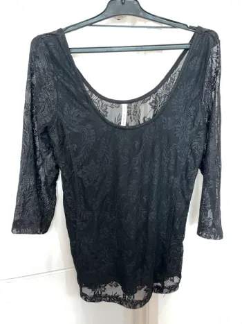 Top à dentelle noir chic t36