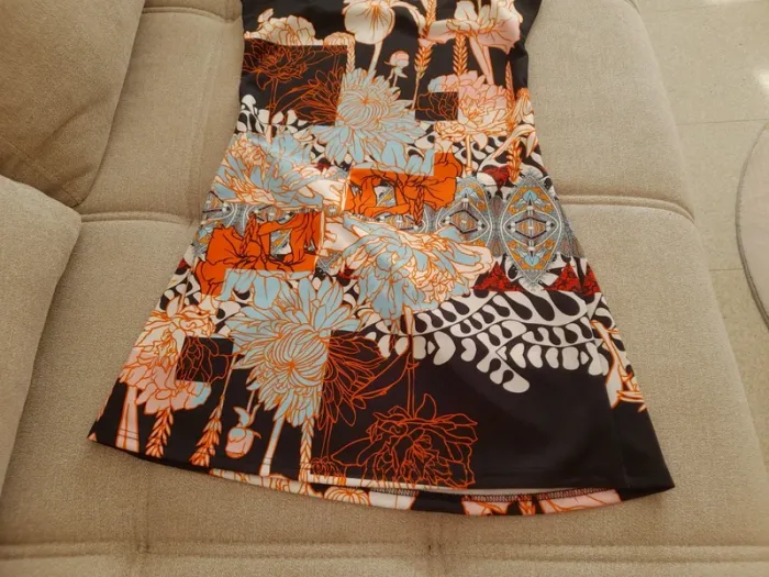 Robe courte moulante et dos nu - photo numéro 3