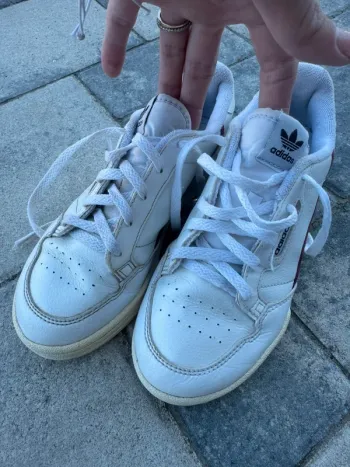 Baskets Adidas pointure 33