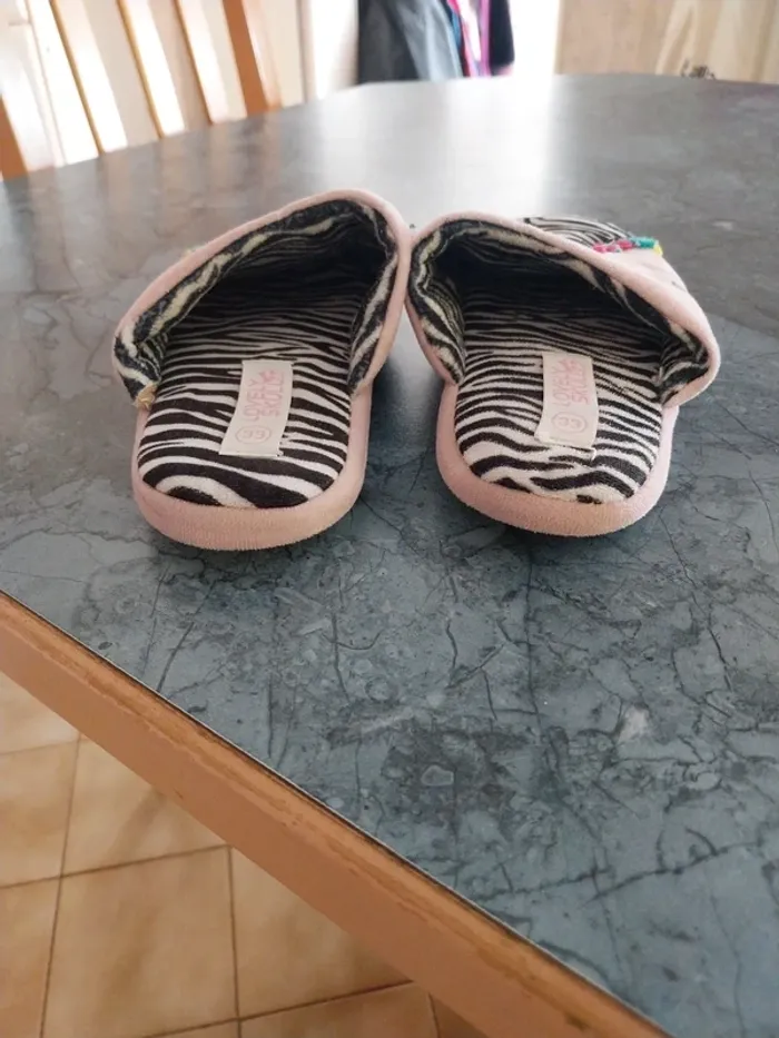 Chausson pantoufle T.33 - photo numéro 3