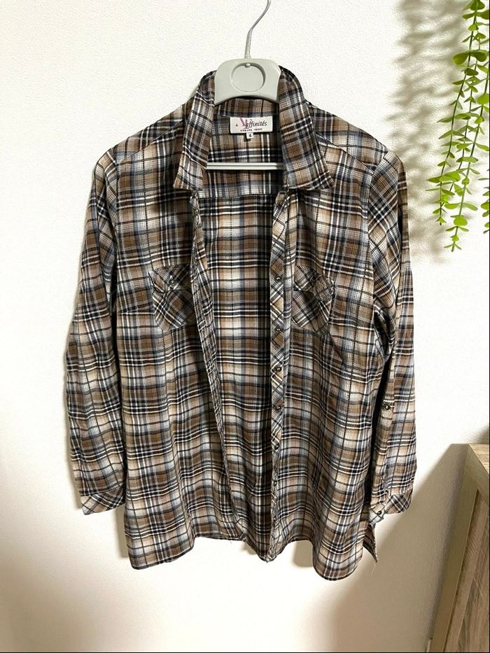 Très belle chemise à longue manche pour femme