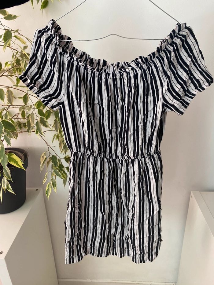 Robe courte col élastique rayée