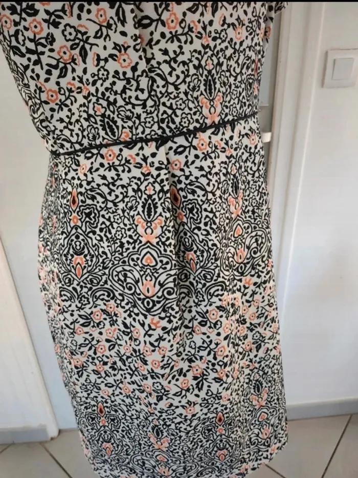 Superbe Robe H&M imprimé floral - Taille 42 - photo numéro 2