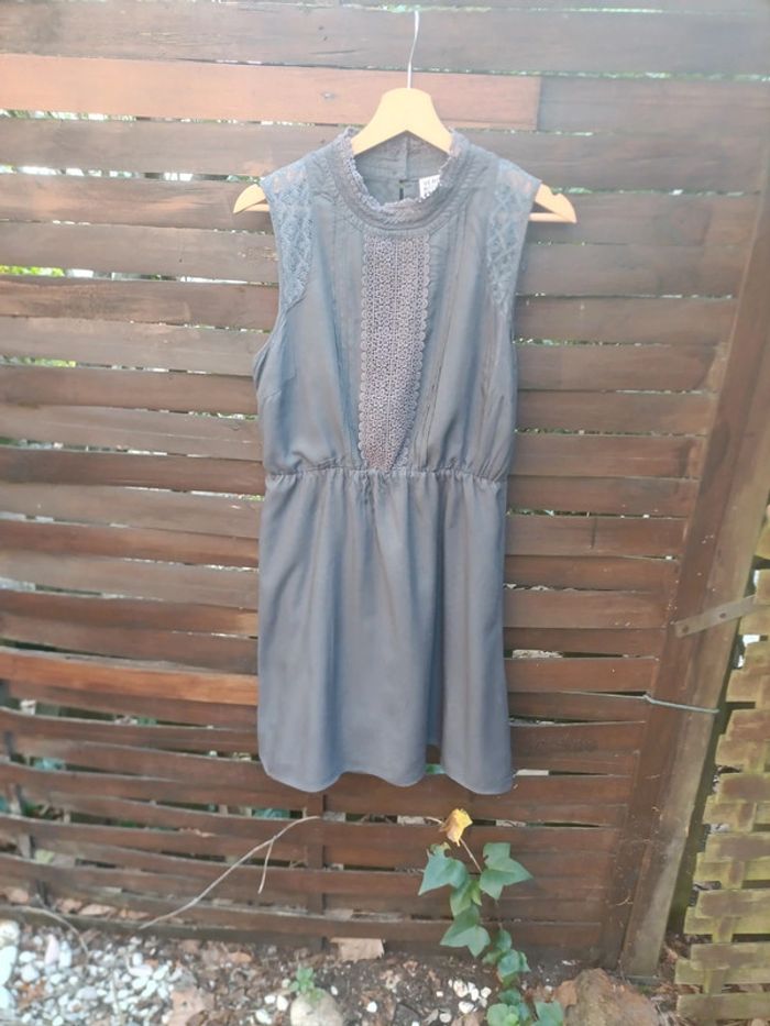 Jolie robe doublée - photo numéro 3
