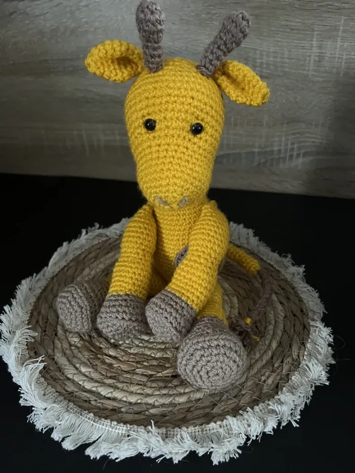 🦒 Adorable girafe au crochet – faite main, douce et sécurisée 💛 - photo numéro 3