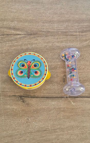 Lot tambourin et bâton de pluie 