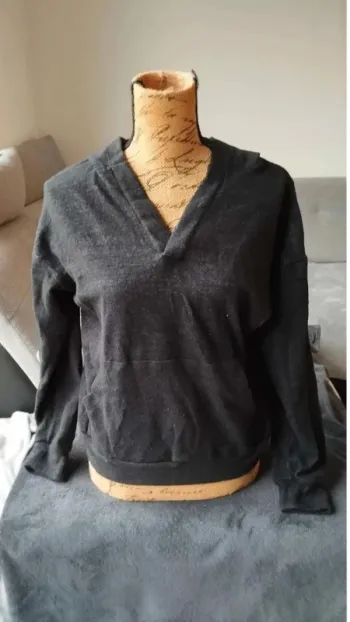 Sweat pull doux  taille XS anthracite  a capuche