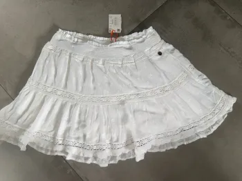 Jupe superdry neuve avec étiquette taille 42