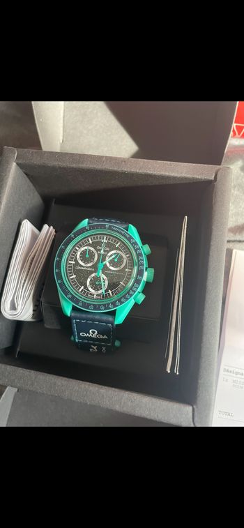 Moonswatch speedmaster oméga mission on earth polar lights
