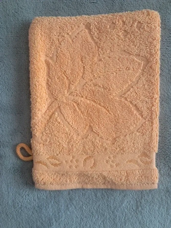 Lot de 4 serviettes + 4 gants Neuf - photo numéro 2