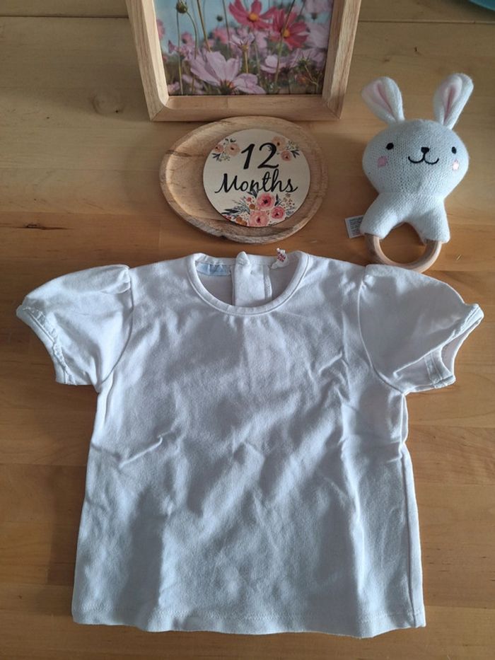 T-shirt manches courtes pour fille taille 12mois très bon état