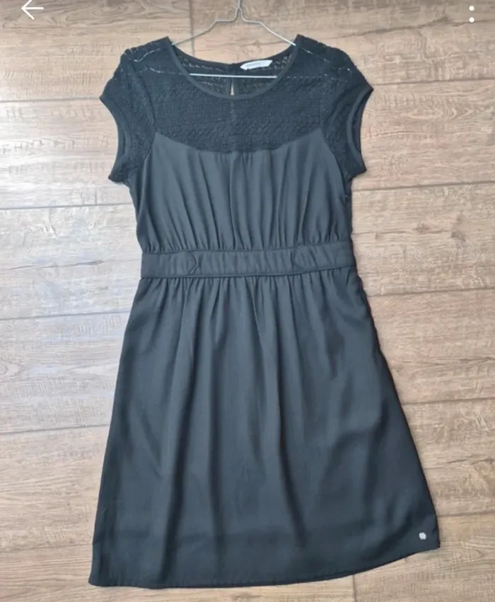 Robe bonobo noir taille M dentelle très bon état