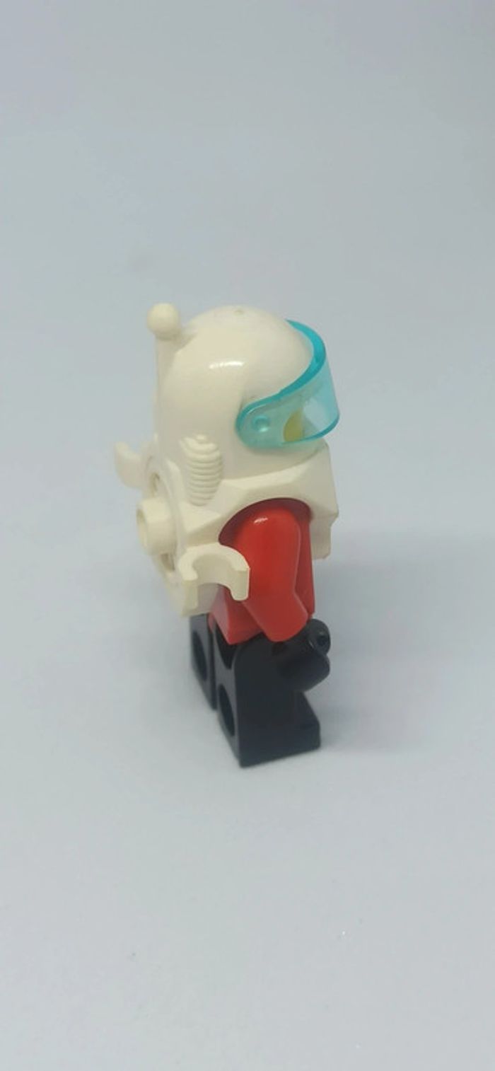 Figurine homme habits de plongeur et casque lego - photo numéro 11