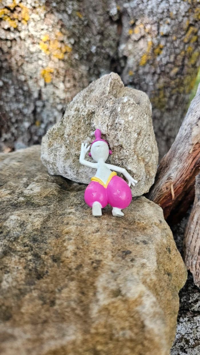 Super figurine Pokemon charmina - photo numéro 4