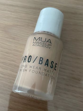 Fond de teint MUA 142