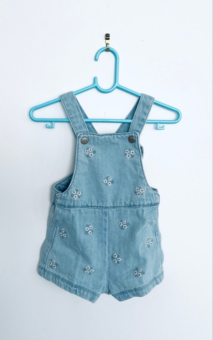 Ensemble neuf salopette short « C&A baby » T6 mois - photo numéro 2