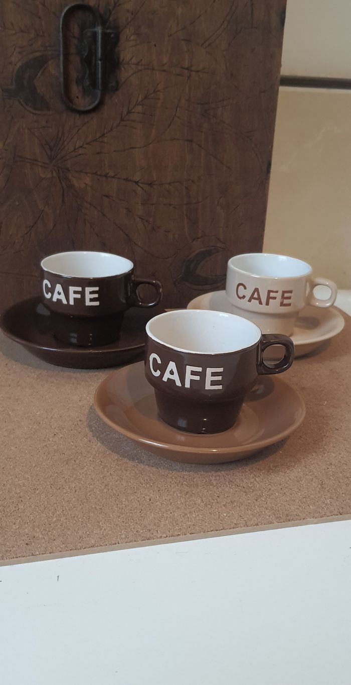 Lot de 3 tasses à café et soucoupes assortis