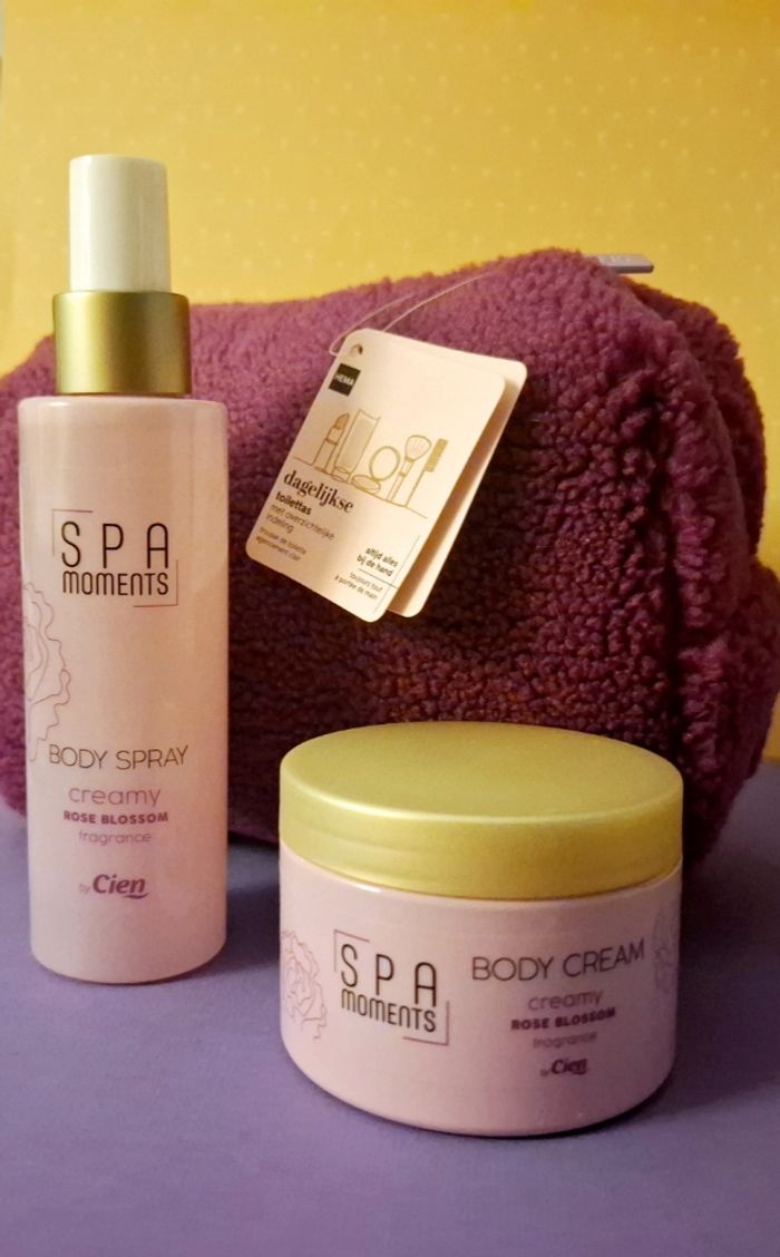 Lot senteur rose avec trousse de toilette