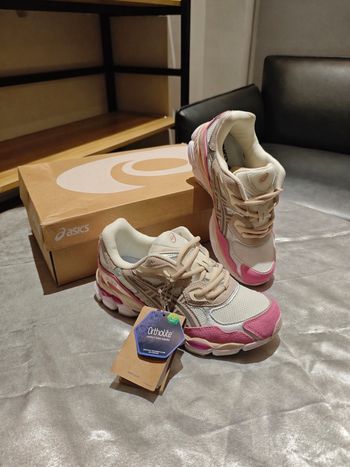 Basket asics gel nyc rose taille 36