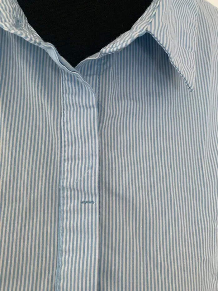 Chemisier bleu ciel et blanc Kiabi taille 48 - photo numéro 3