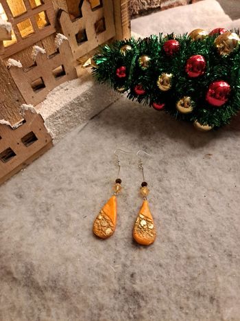 Boucles d'oreilles pendante orange et doré