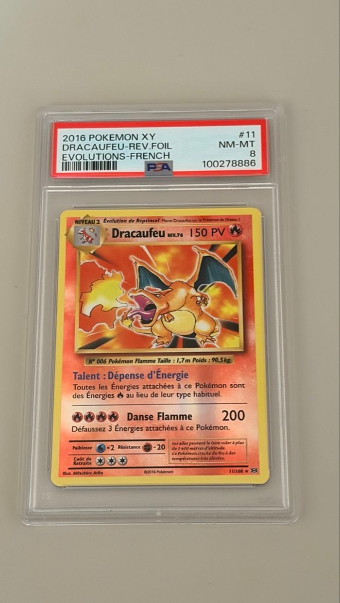 Carte Pokémon Dracaufeu XY 2016 – PSA 8