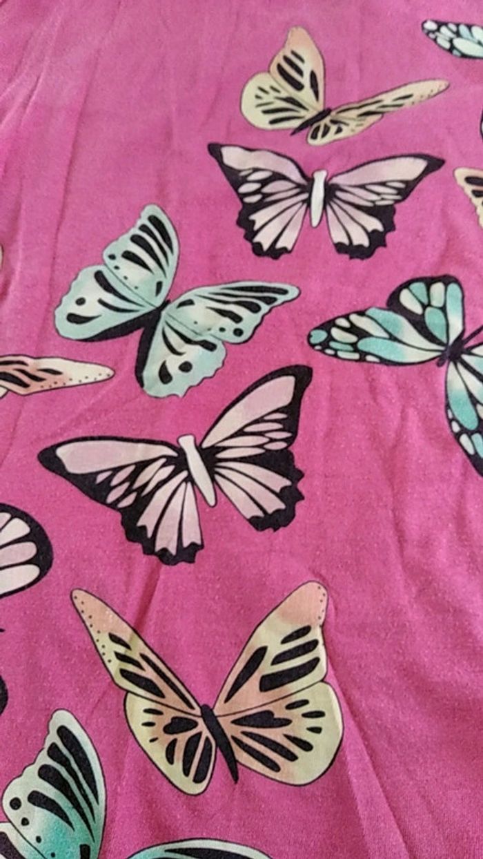 Tee shirt avec papillons Bershka - photo numéro 2